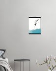 Gusty - Premium-Poster auf mattem, schwerem Papier mit Holzleisten