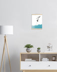 Gusty - Premium-Poster auf mattem, schwerem Papier mit Holzleisten