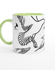 Weiß-grüne Lifestyle-Tasse mit mit Vogelmotiv von maavr