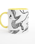 Weiß-gelbe Lifestyle-Tasse mit Vogelmotiv von maavr