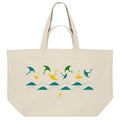 Große Strandtasche aus recycelter Baumwolle mit farbenfrohem Wingfoil-Motiv 