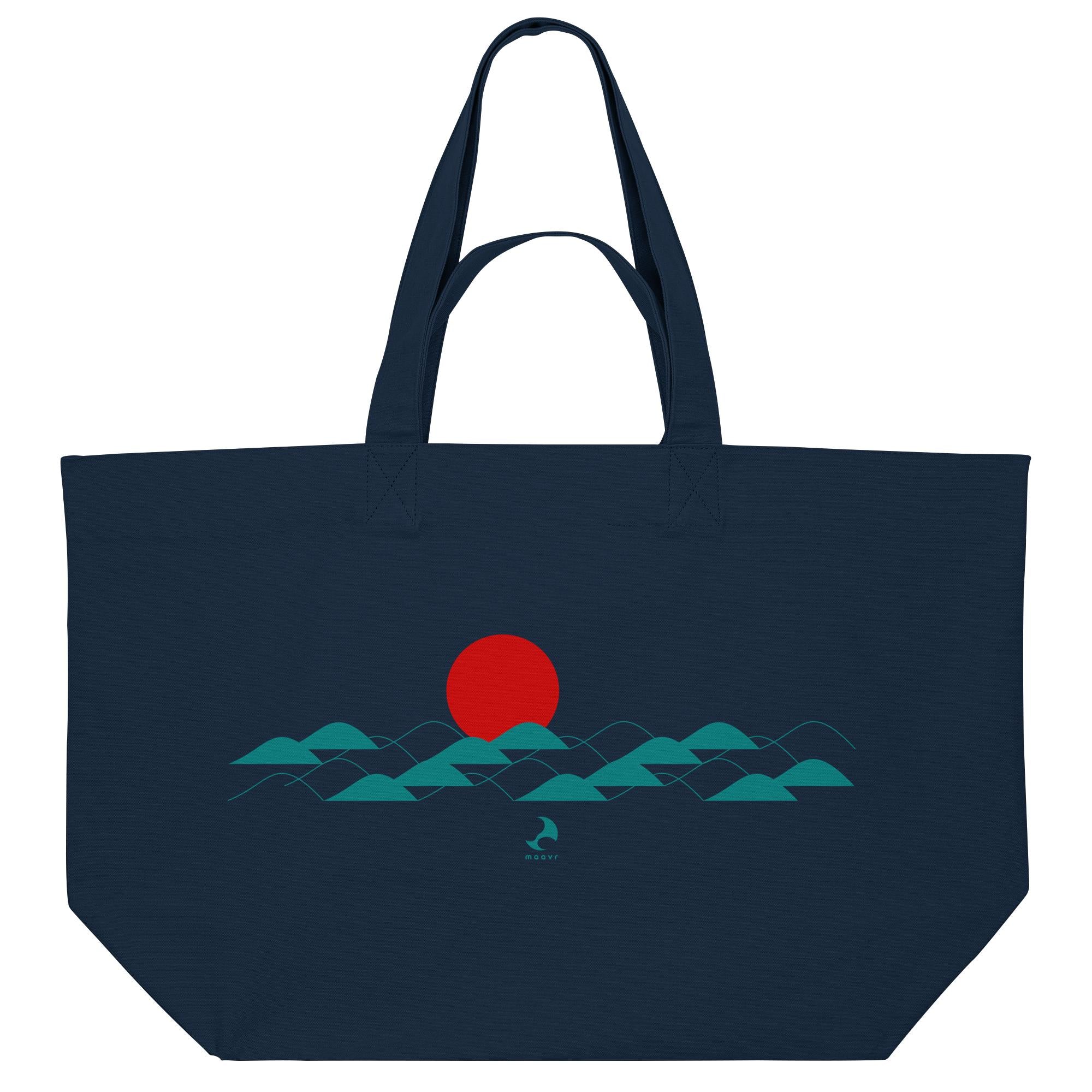 Dunkelblaue Strandtasche aus recycelter Baumwolle mit Meeresmotiv und roter Sonne
