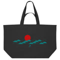 Schwarze Strandtasche aus recycelter Baumwolle mit Meeresmotiv und roter Sonne