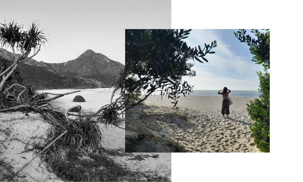 Zelt an einem einsamen Strand und eine Person an einem von Pflanzen umrahmten Strandzugang, die ihren Blick über den Strand und das Meer richtet - Fotocollage aus einem Schwarz-Weiß- und einem Farbbild für maavr (maavr-foil)