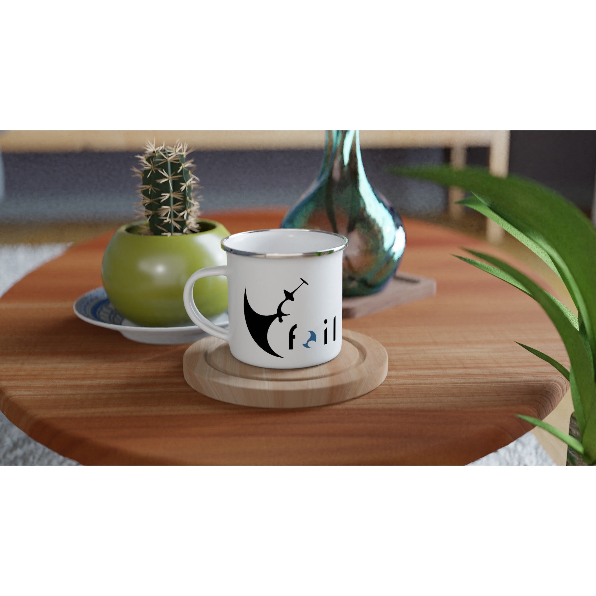 Weiße Emaille-Tasse mit silbernem Rand, Wingfoil Backflip motiv und "Foil"-Schriftzug auf Holztisch arrangiert mit Katus und Vase