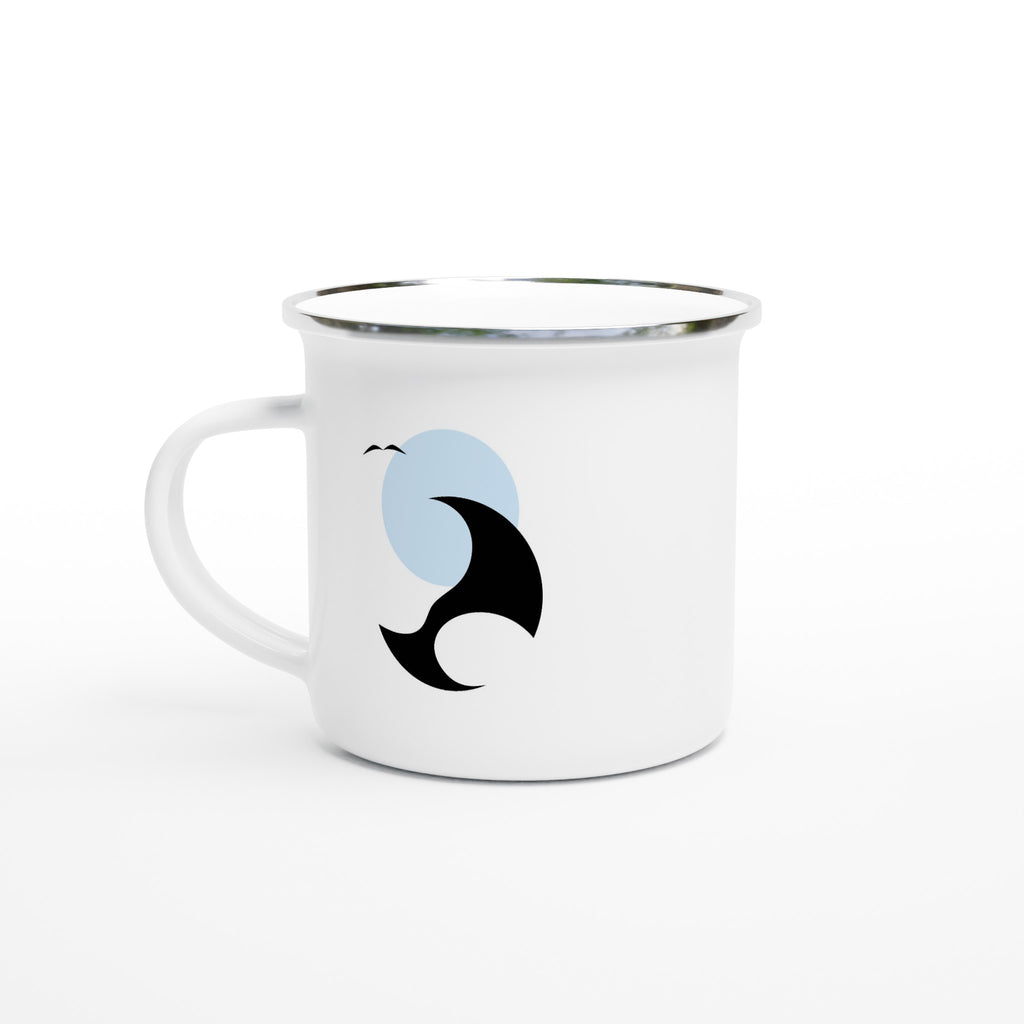 Weiße Emaille-Tasse mit silbernem Rand und minimalistischem Wingfoil-Motiv