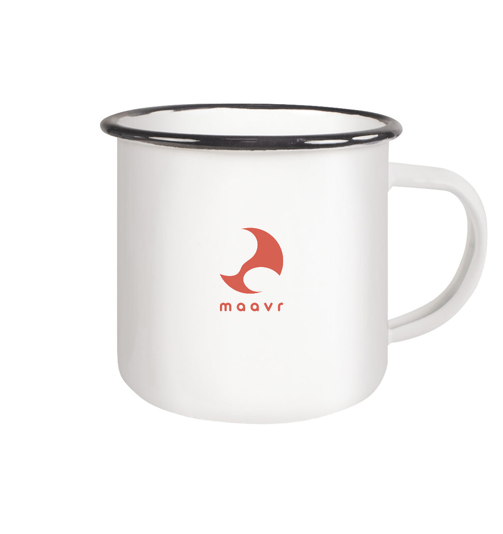 Emaille-Tasse mit schwarzem Rand und terrakotta-ocker maavr Logo