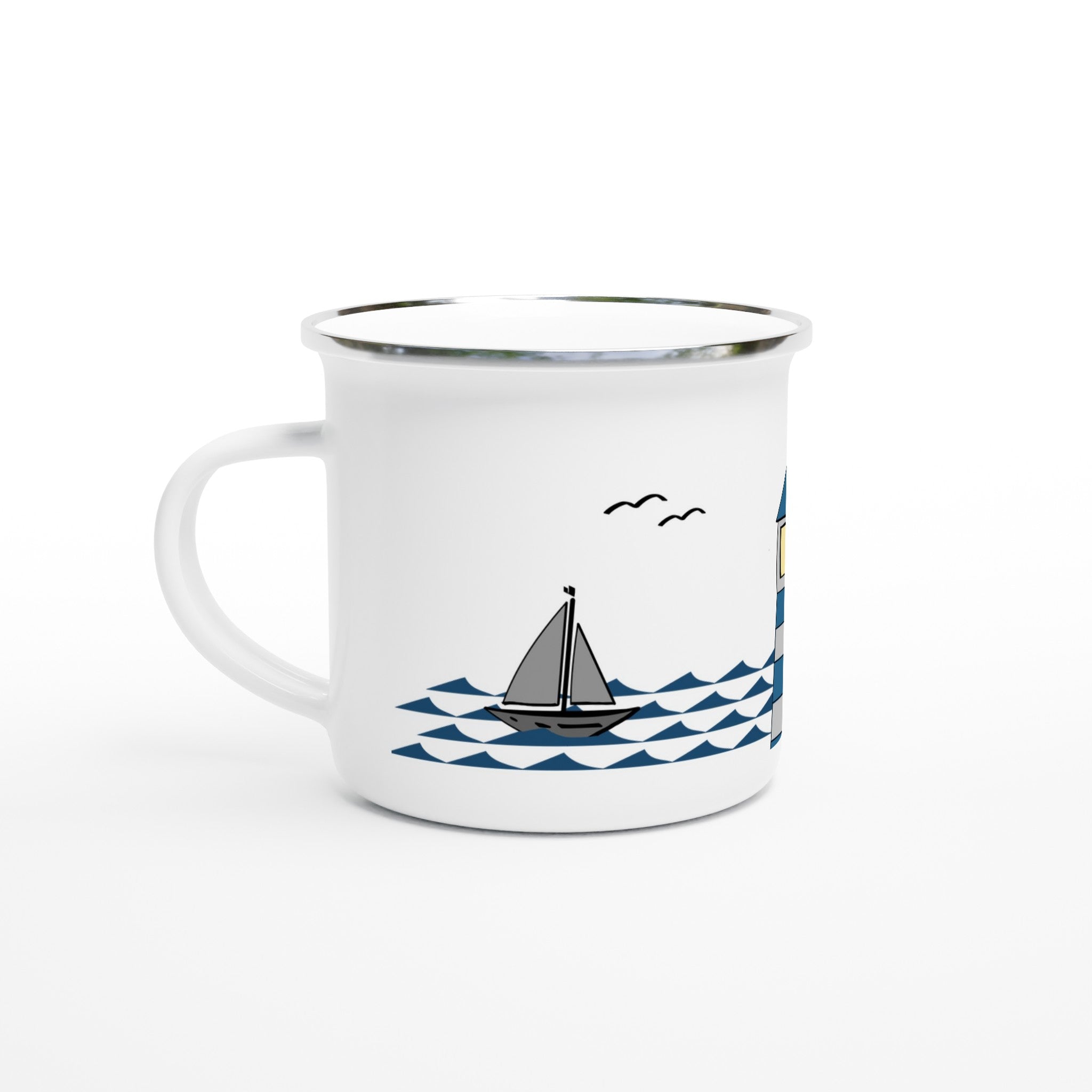 Maritime Tasse mit Segelboot, Möwen und Küstenlandschaft