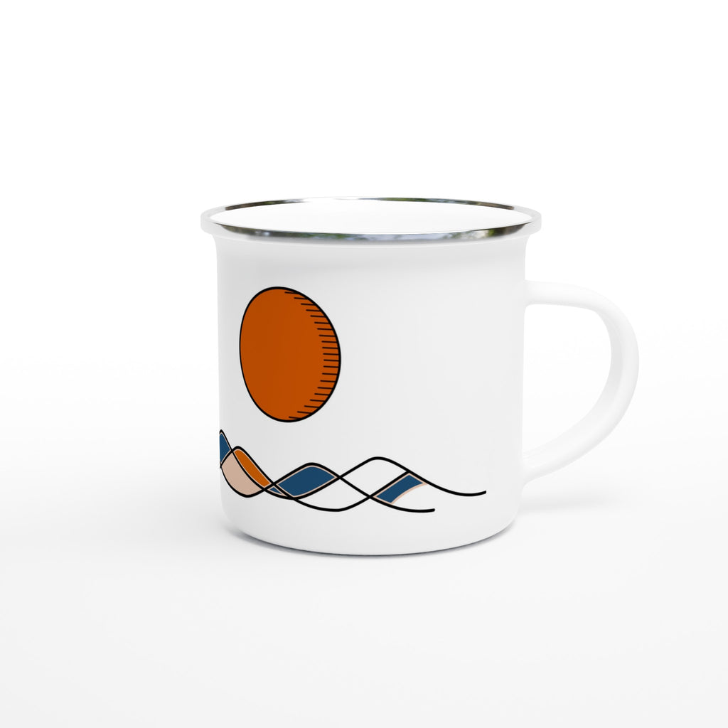 Maritime Tasse mit orangefarbener Sonne über dem Meer