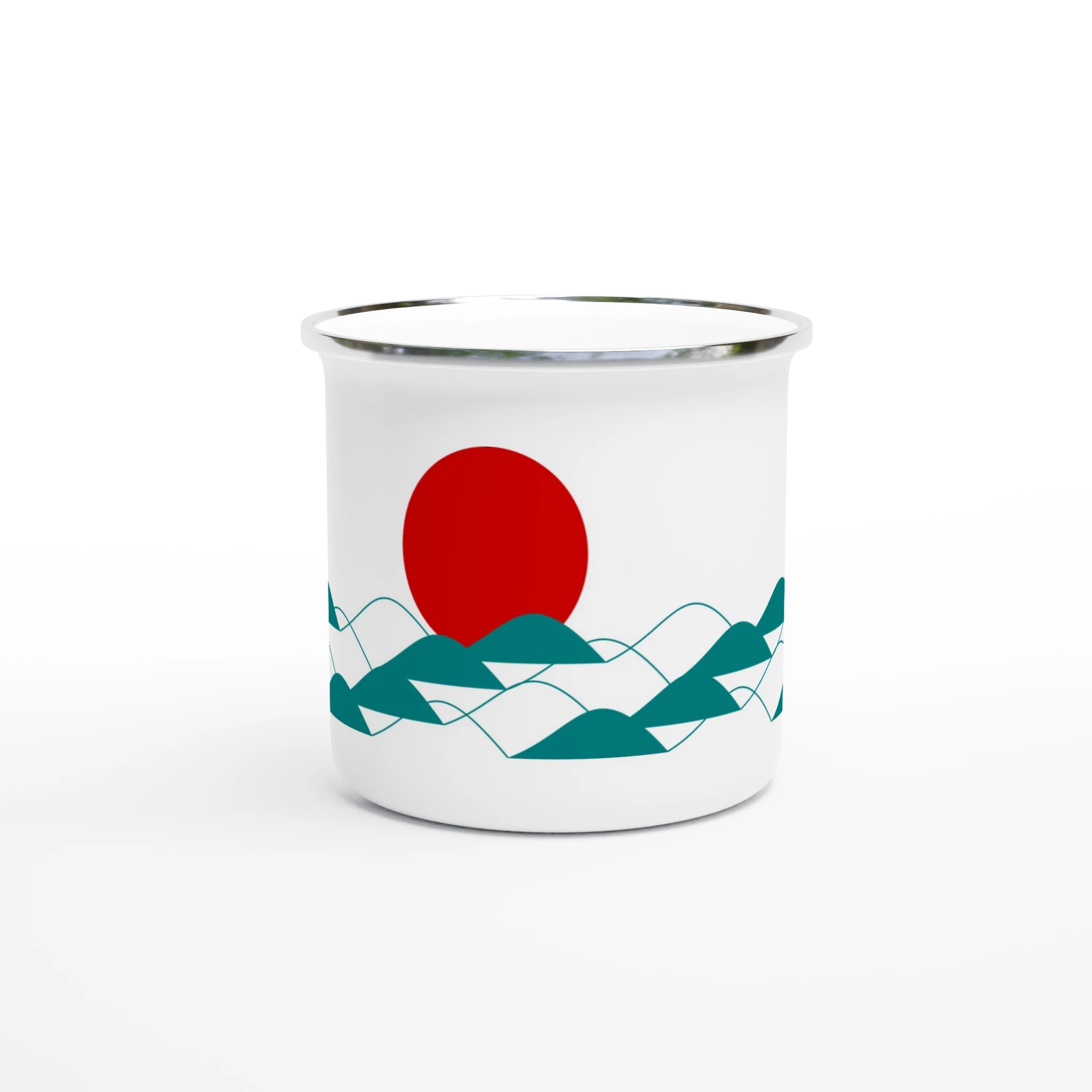 Weiße Emaille-Tasse mit stilisiertem Meeresmotiv, Wellen und roter Sonne am Horizont