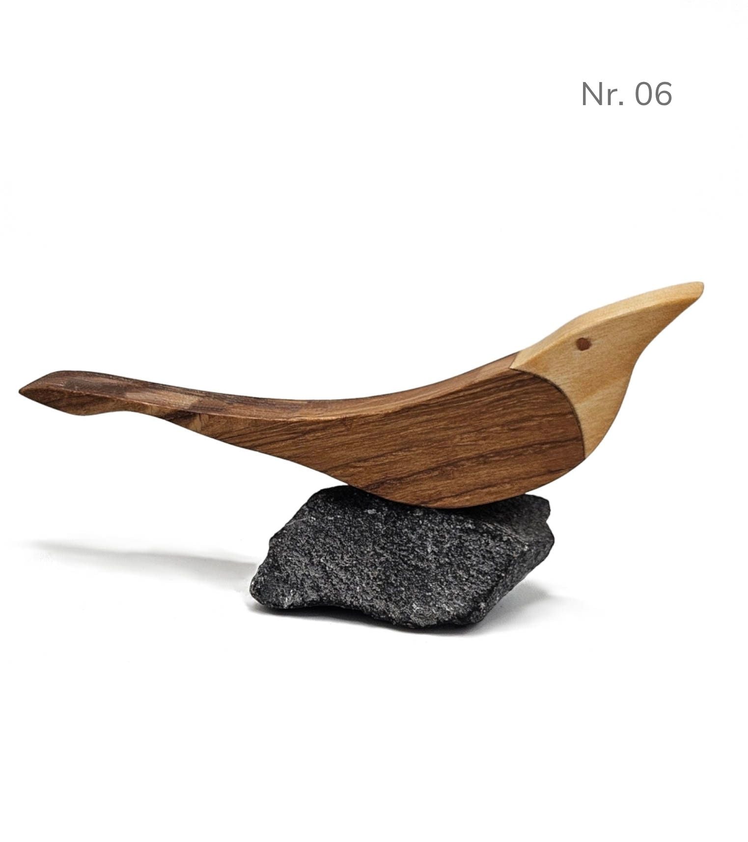 Handgefertigter Holzvogel auf Stein – minimalistische Skulptur im maritimen Stil - Nr. 6