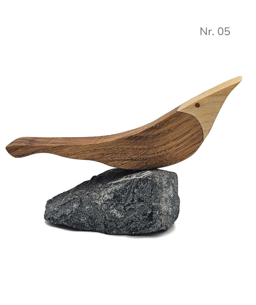 Handgefertigter Holzvogel auf Stein – minimalistische Skulptur im maritimen Stil - Nr. 5
