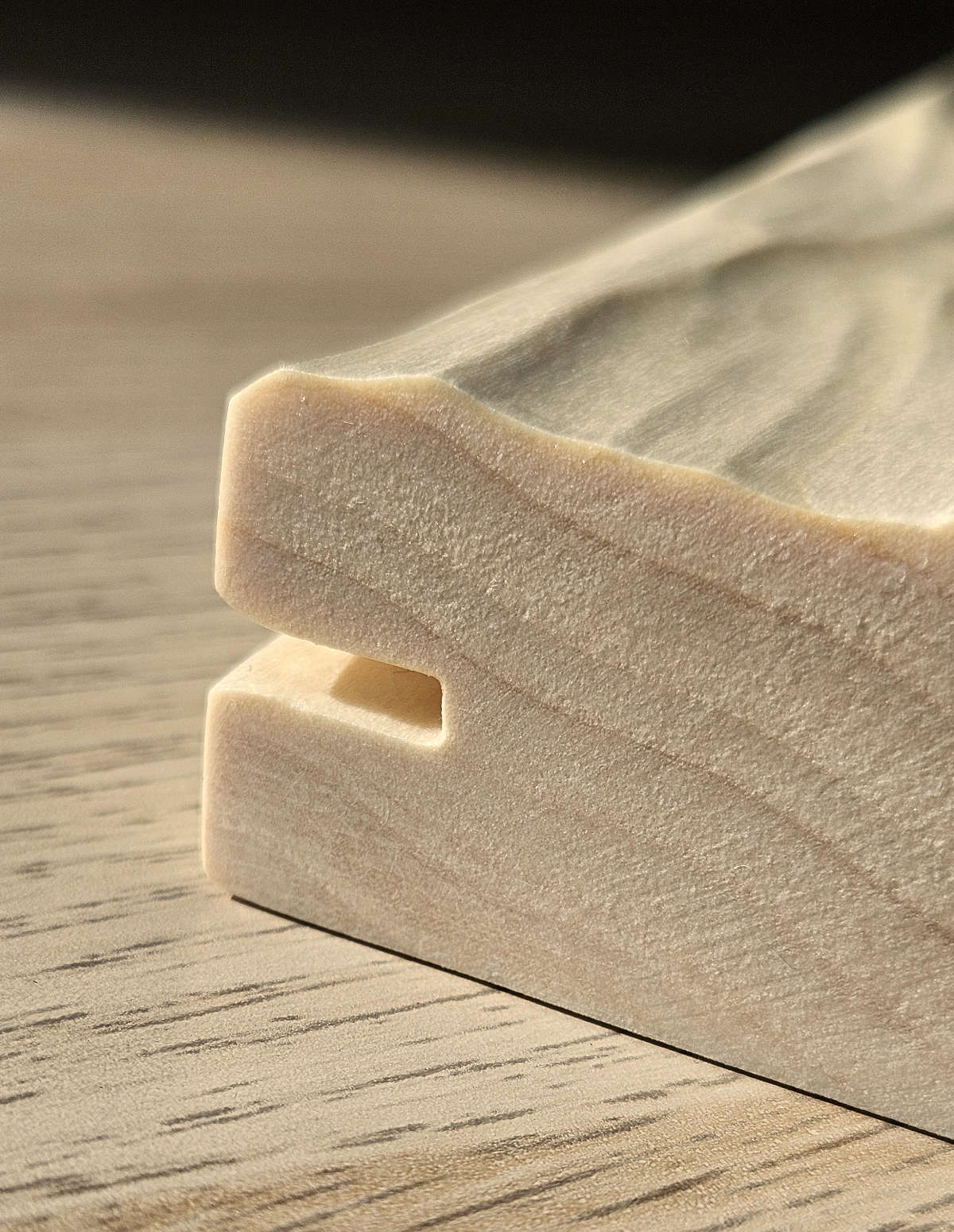 Waves - Karten-, Foto-, Notizhalter mit Wellenrelief, Espe, handgeschnitzt, ca. 15 cm