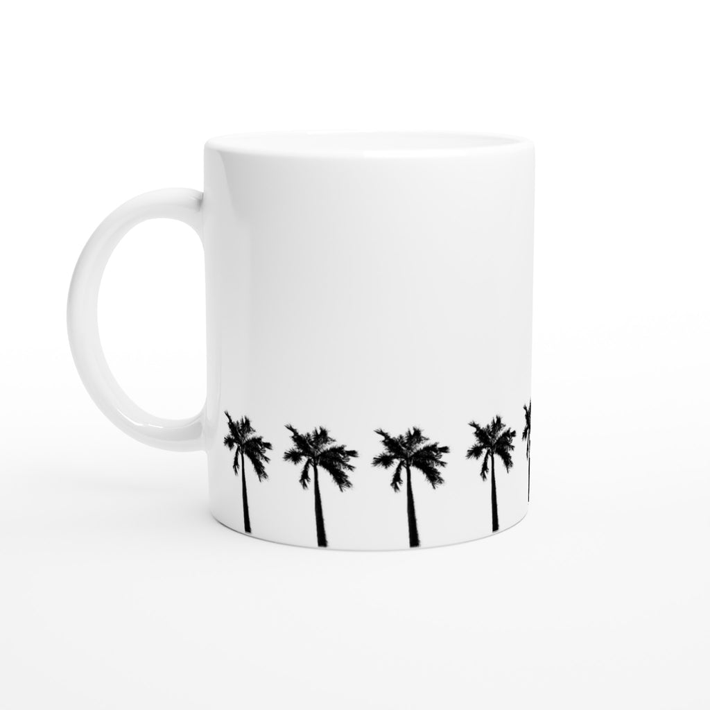 Weiße Keramiktasse mit umlaufender, kleiner Palmenreihe