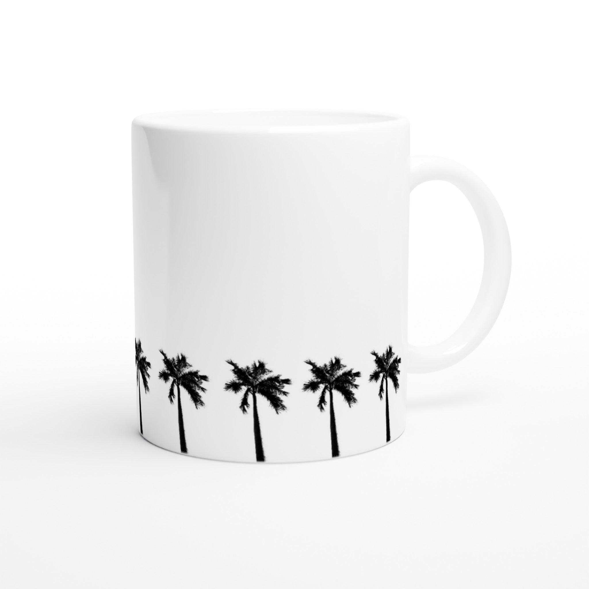 Weiße Keramiktasse mit umlaufender Palmenreihe
