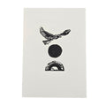 Original-Linoldruck auf Off-White-Papier mit fliegendem Seevogel über schwarzem Kreis und abstraktem Halbbogen