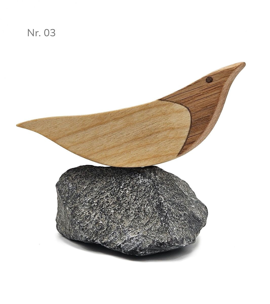 Holz Möwe Skulptur auf Stein – handgefertigte maritime Dekoration