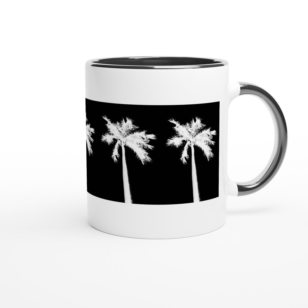 Weiße Tasse mit stilisierten Palmen im schwarz-weißen Design – minimalistische Kaffeetasse für Sommer und Strandfeeling