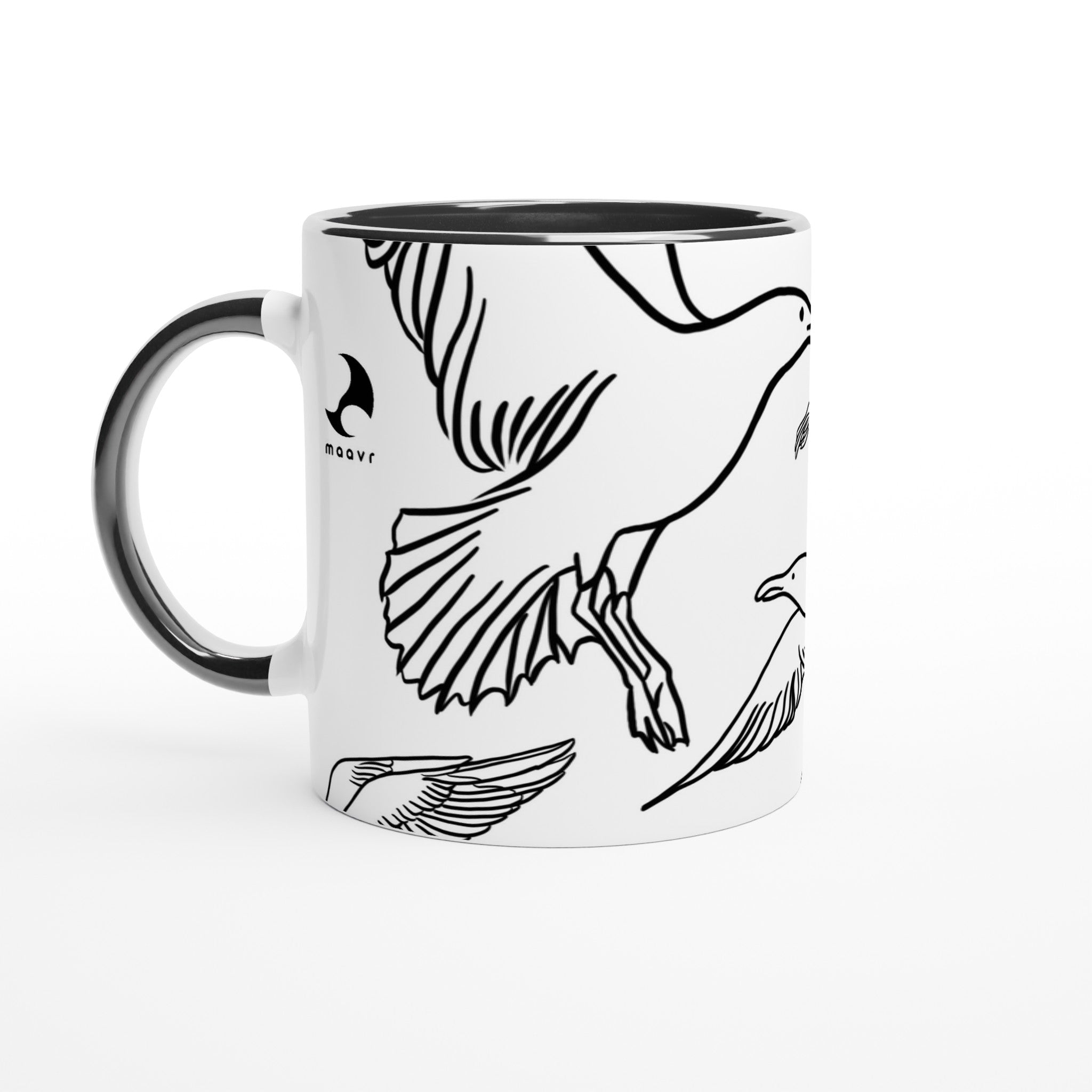 Weiß-schwarze Keramiktasse mit  Line-Art-Möwen-Motiv und maavr-Logo