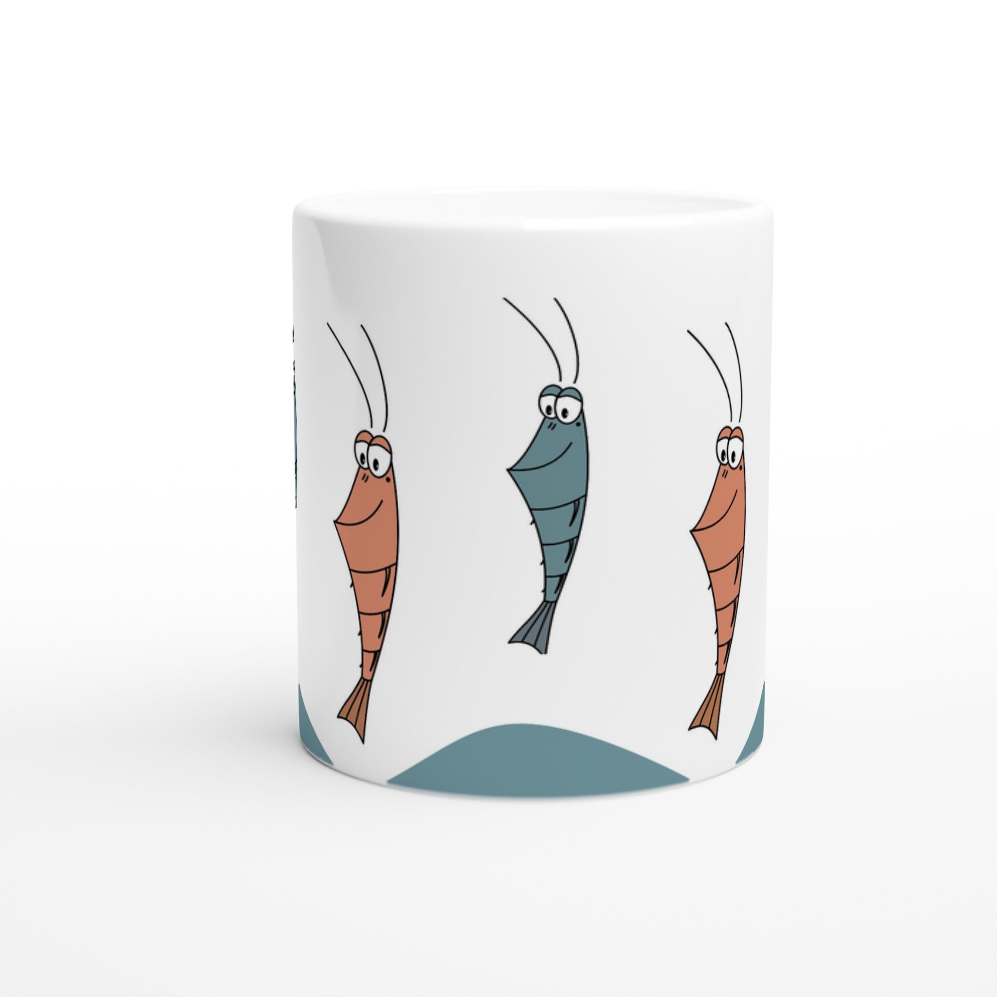 Keramiktasse mit umlaufendem Cartoon Garnelen Motiv auf weißem Hintergrund