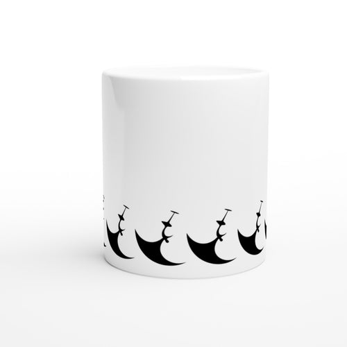 Weiße Keramiktasse mit einer reihe Wingfoil-Icons, die einen einhändigen Backflip zeigen