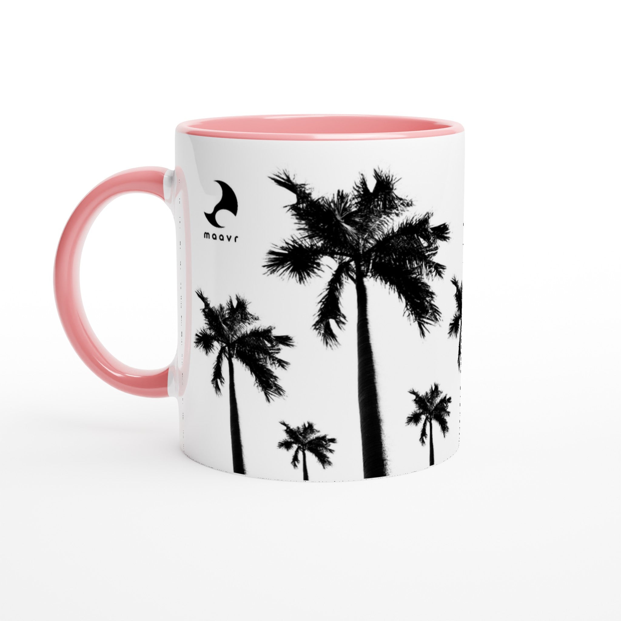 Weiße Keramiktasse mit Palmen-Motiven, maavr Logo, Innenfläche und pinkem Henkel