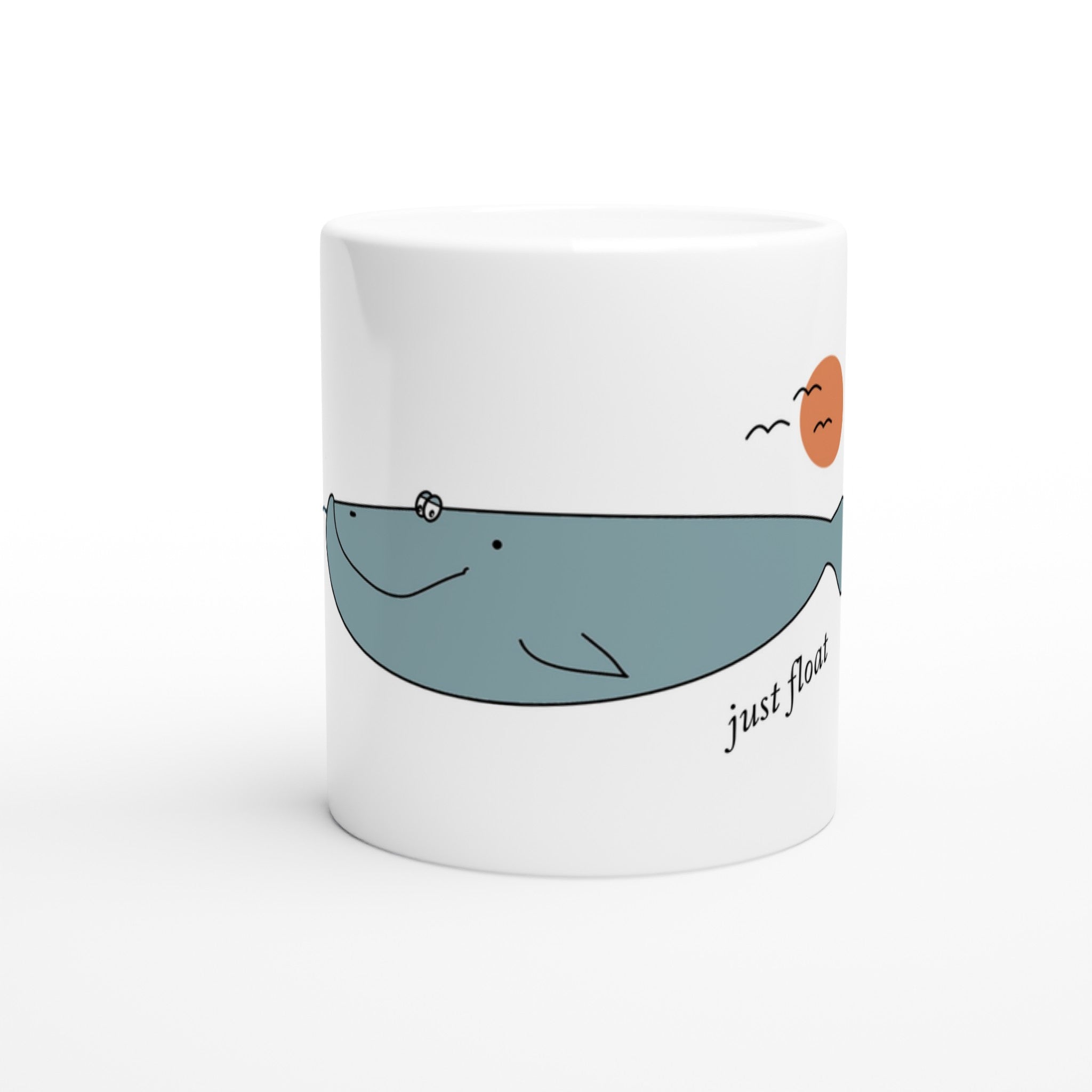 Weiße Keramiktasse mit Cartoon-Wal-Motiv im minimalistischen maritimen Stil