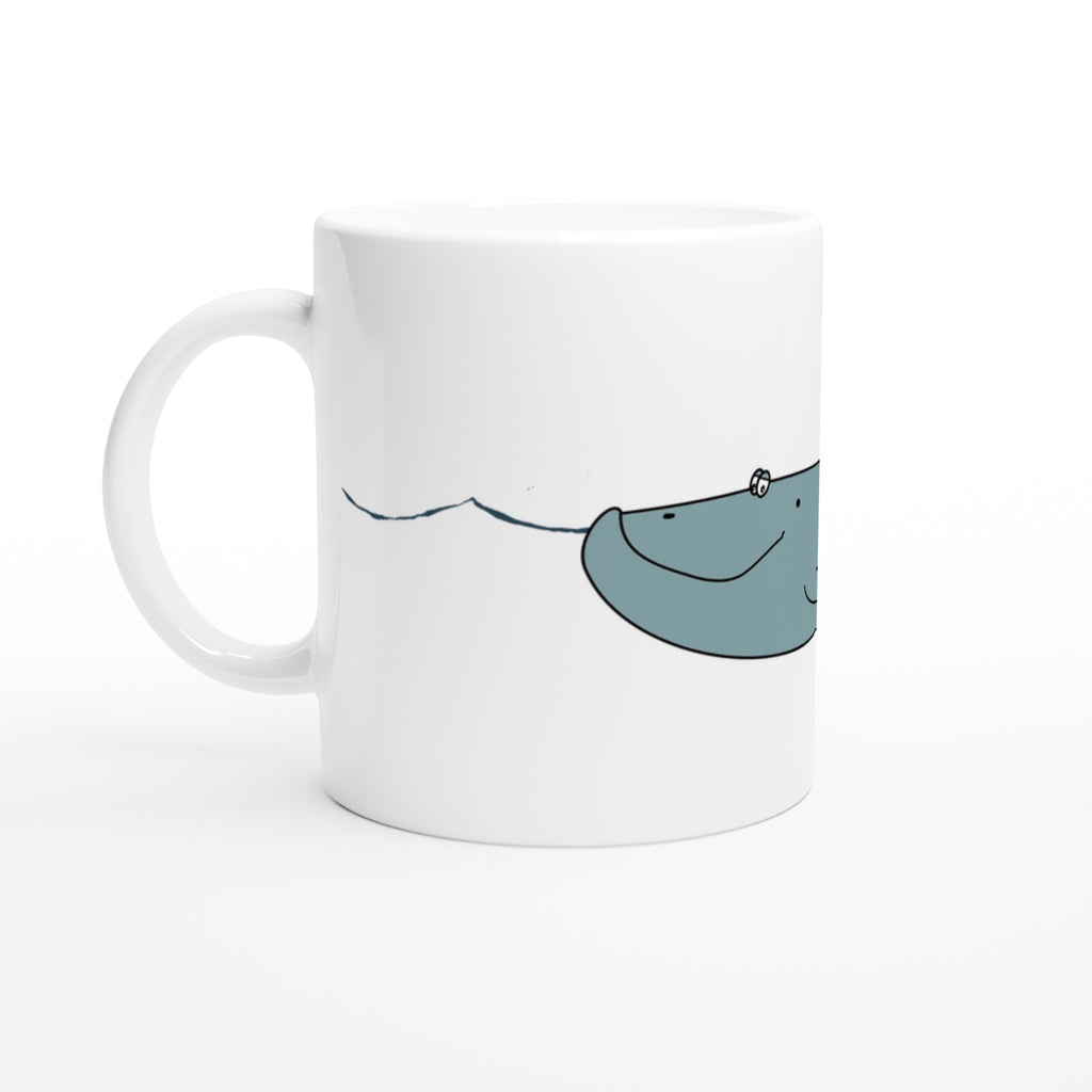 Weiße Keramiktasse mit Cartoon-Wal-Motiv im minimalistischen maritimen Stil