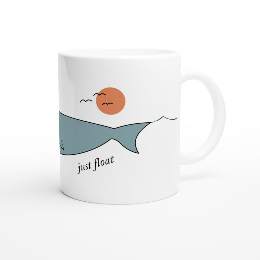 Weiße Keramiktasse mit Cartoon-Wal-Motiv im minimalistischen maritimen Stil