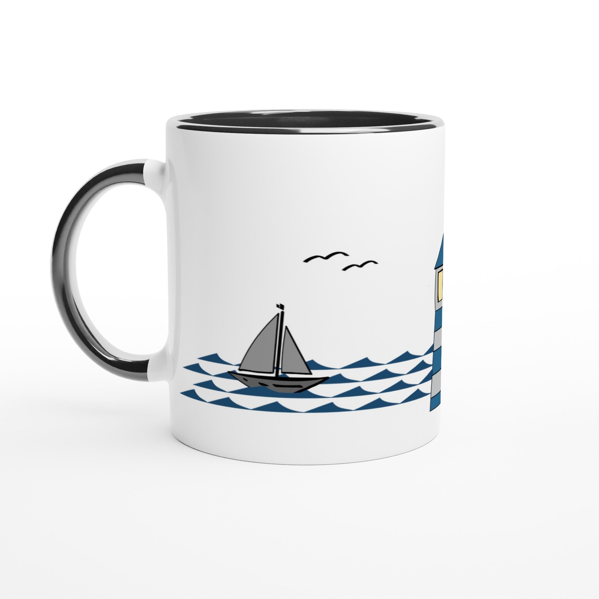 Maritime Tasse mit Segelboot, Möwen und Küstenlandschaft