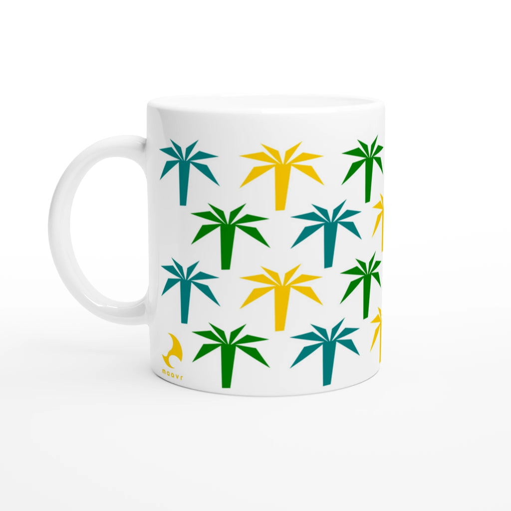 Weiße Keramiktasse von maavr mit buntem Palmenmuster in Gelb, Grün und Türkis