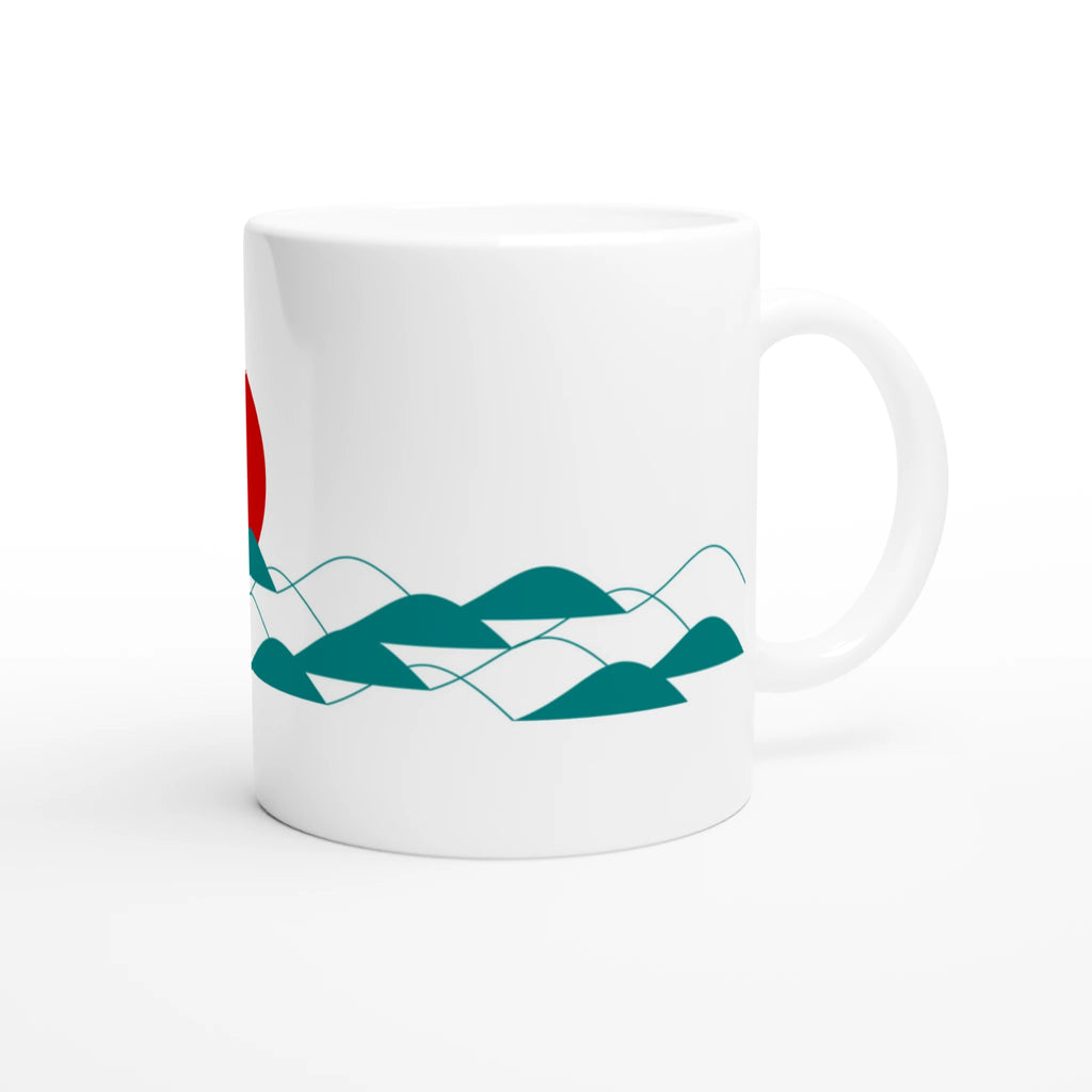 Weiße Tasse mit umlaufendem Meeresdesign und grafischen Wellenmotiven