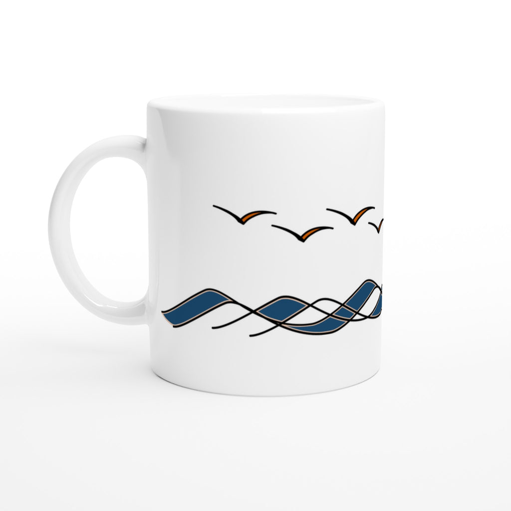 Keramiktasse mit stilisierten Wellen und fliegenden Möwen