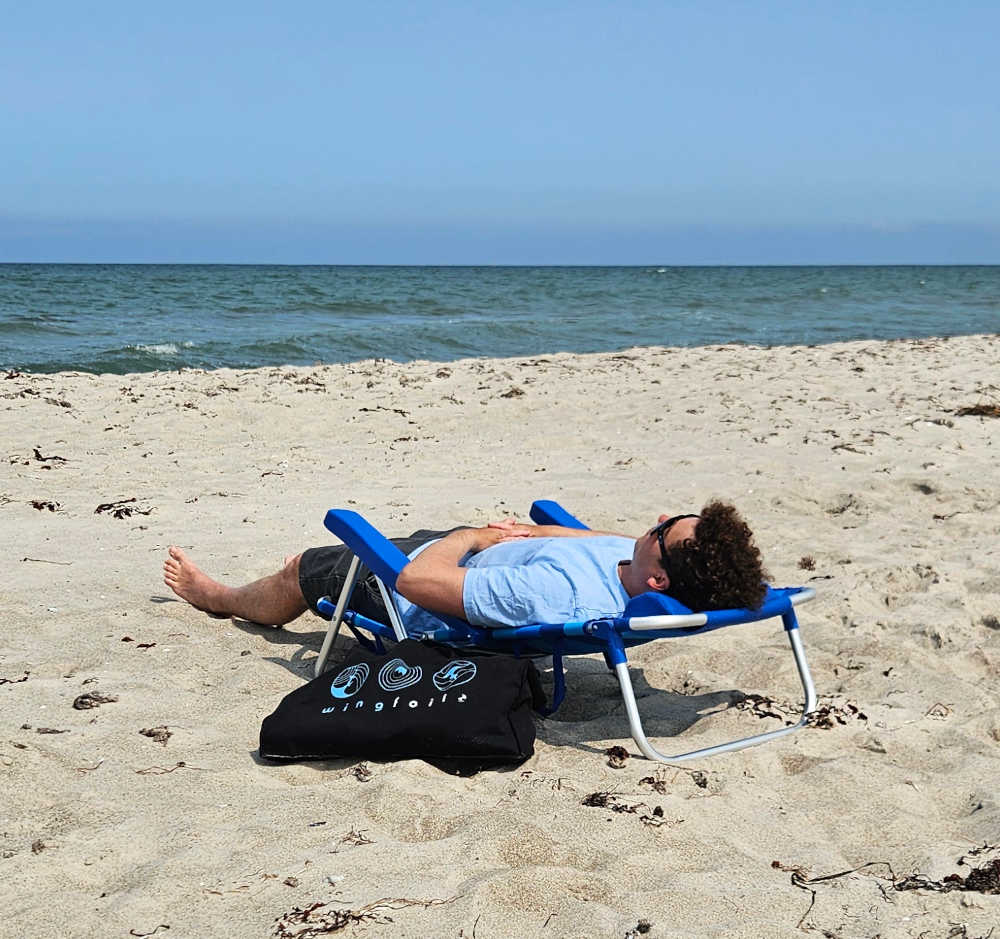 Strandstuhl - mit Liegefunktion und Kissen, blau, gestreift