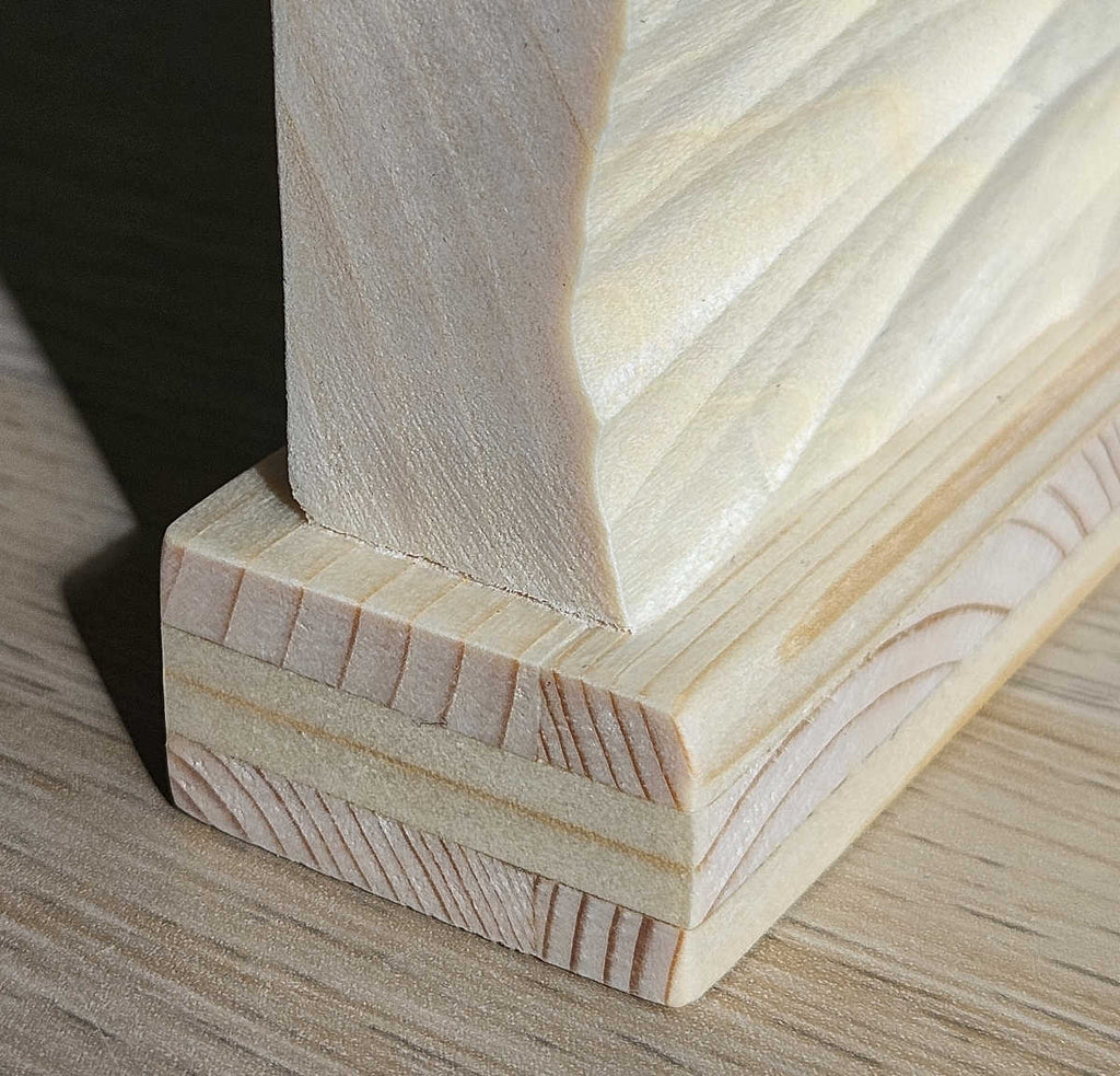 Wind Waves – handgeschnitztes Wellenrelief, Holz, freistehend, ca. 18 x 11 cm