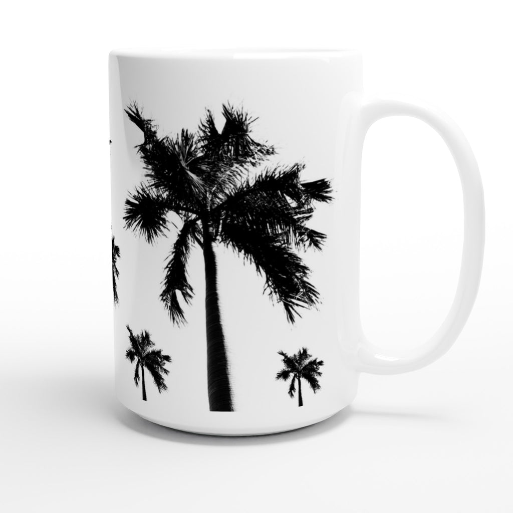 Weiße XL-Keramiktasse mit Palmen-Motiven, schwarzer Innenfläche und schwarzem Henkel