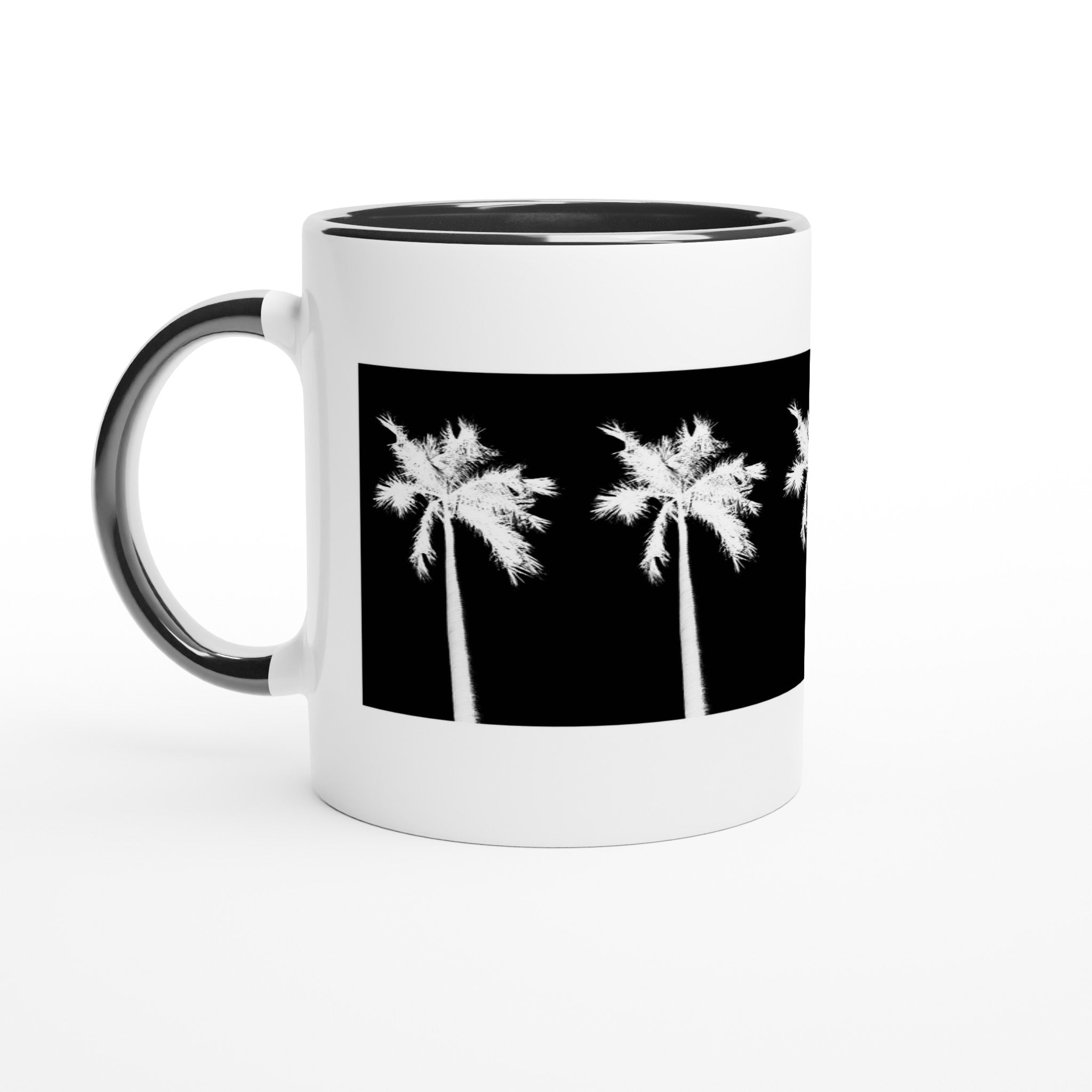 Weiße Keramiktasse mit schwarz-weißem Palmenmotiv im minimalistischen Stil – moderne Kaffeetasse mit tropischem Design
- Tasse von maavr